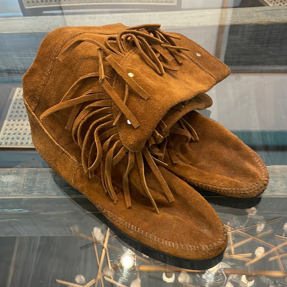 Minnetonka Suede Fringe Boot.
